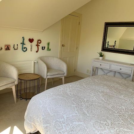 Pin Oaks Luxury Bed & Breakfast Palmerston North Exterior foto