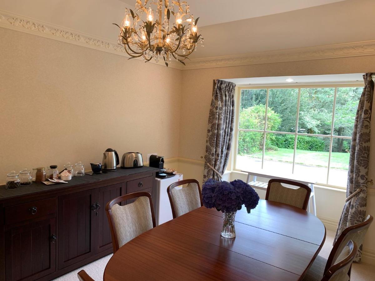 Pin Oaks Luxury Bed & Breakfast Palmerston North Exterior foto