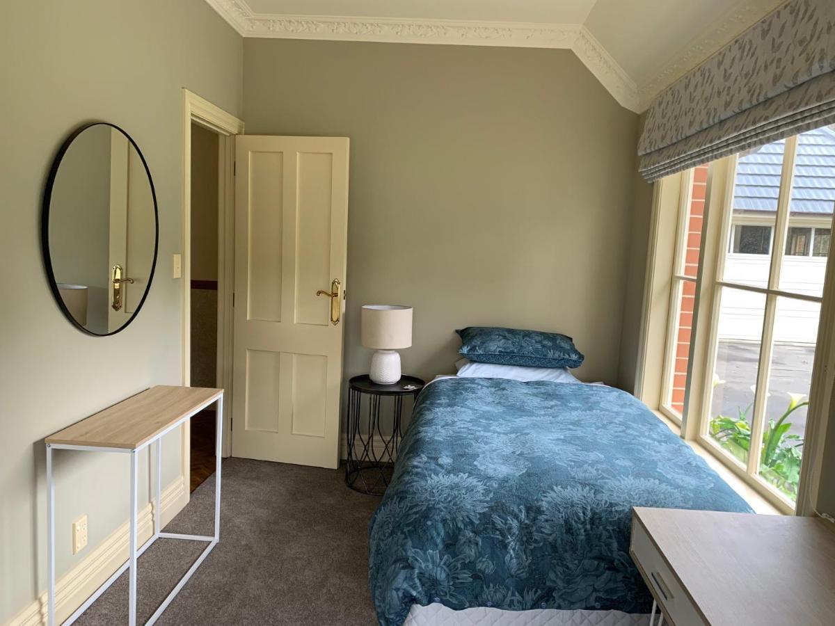 Pin Oaks Luxury Bed & Breakfast Palmerston North Exterior foto